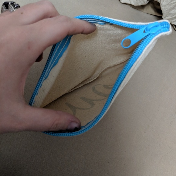 FINAL PRICE Mrs. Canvas makeup bag - Picture 2 of 2